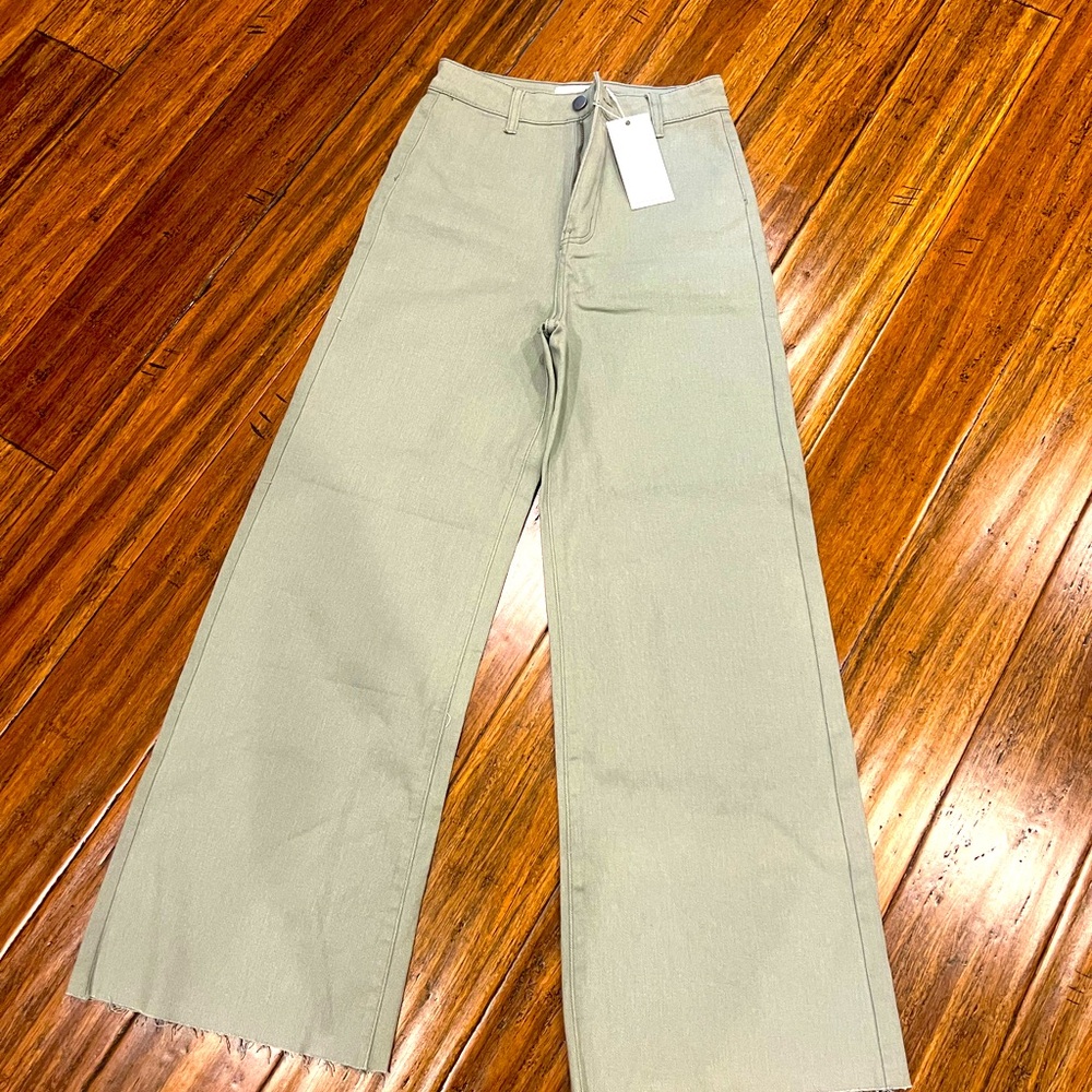 Annie wear jeans